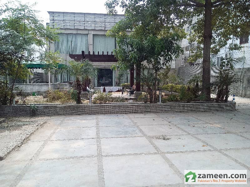 2kanal 9000sqft Commercial Building In Gulberg Near Canal Bank