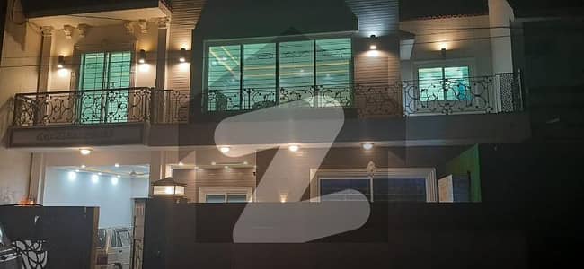 گارڈن ٹاؤن - شیر شاہ بلاک گارڈن ٹاؤن لاہور میں 5 کمروں کا 10 مرلہ مکان 2.5 لاکھ میں کرایہ پر دستیاب ہے۔