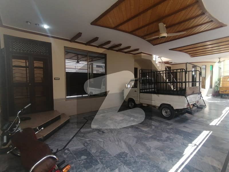 نشیمن کالونی ملتان میں 4 کمروں کا 6 مرلہ مکان 1.25 کروڑ میں برائے فروخت۔