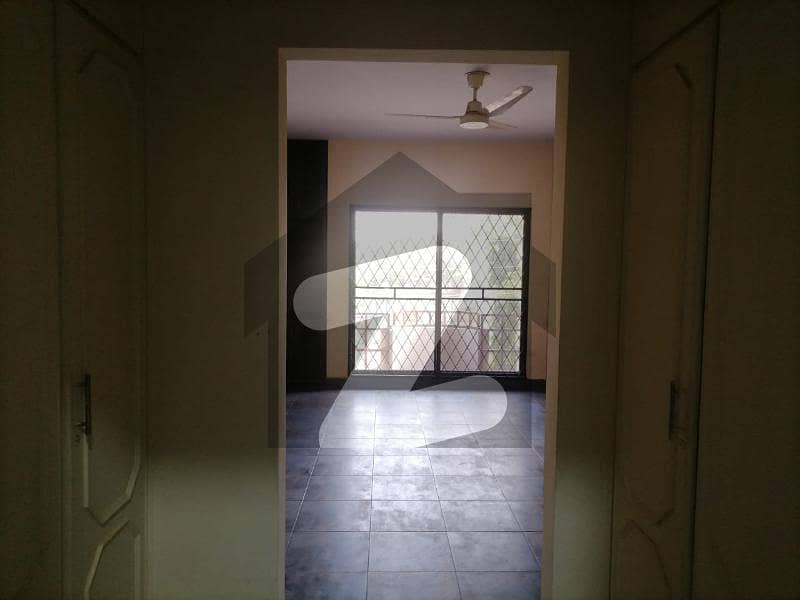 گلبرگ 3 - بلاک سی 2 گلبرگ 3 گلبرگ لاہور میں 7 کمروں کا 4 کنال مکان 61 کروڑ میں برائے فروخت۔