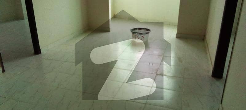 صنوبر ٹوِن ٹاور سعدی روڈ کراچی میں 2 کمروں کا 5 مرلہ فلیٹ 30 ہزار میں کرایہ پر دستیاب ہے۔