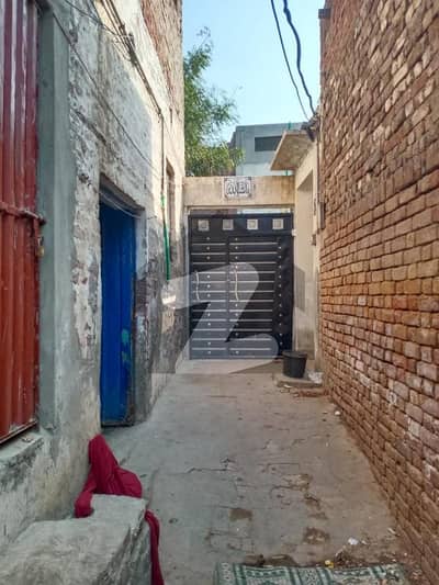 صمد پورہ روڈ اوکاڑہ میں 2 کمروں کا 5 مرلہ مکان 12 ہزار میں کرایہ پر دستیاب ہے۔