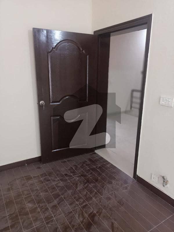 مولانا شوکت علی روڈ لاہور میں 3 کمروں کا 5 مرلہ مکان 1.6 کروڑ میں برائے فروخت۔