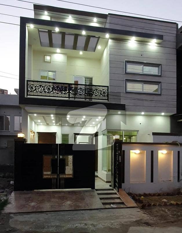 Prime Location And Golden Opportunity For  You 5 Marla Beautiful House Near Park Mosque And Markets