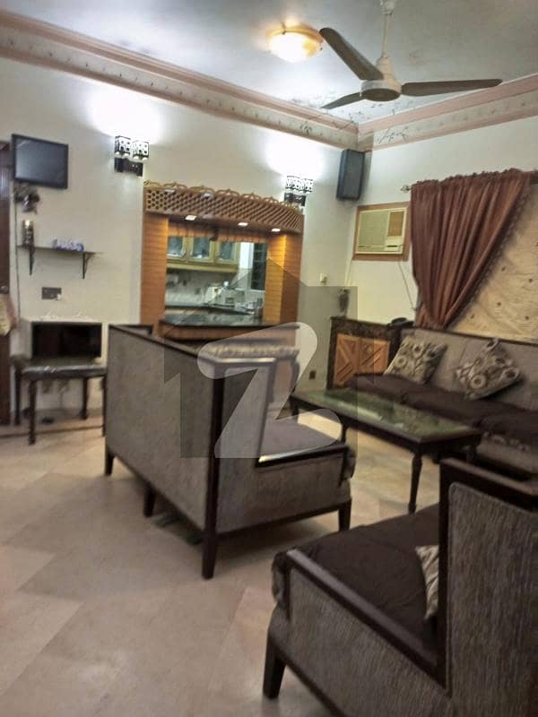 گارڈن ٹاؤن - شیر شاہ بلاک گارڈن ٹاؤن لاہور میں 5 کمروں کا 10 مرلہ مکان 4 کروڑ میں برائے فروخت۔