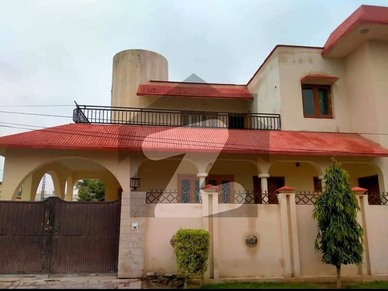 10 Marla House Situated In New Model Town For rent