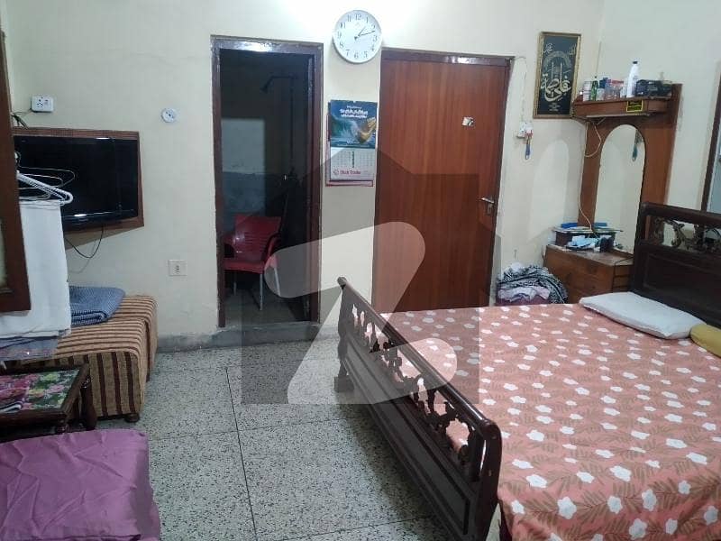 سمن آباد مین بولیورڈ سمن آباد لاہور میں 3 کمروں کا 15 مرلہ مکان 3.5 کروڑ میں برائے فروخت۔