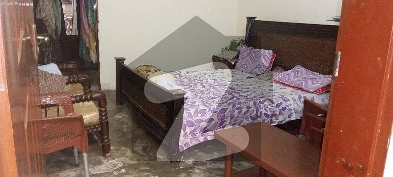 کچا جیل روڈ لاہور میں 4 کمروں کا 5 مرلہ مکان 65 لاکھ میں برائے فروخت۔
