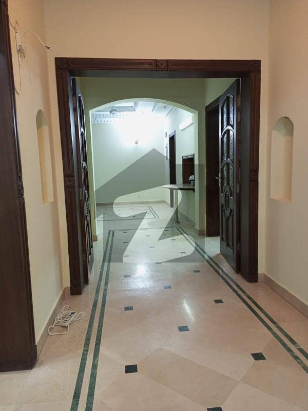 ای ۔ 11 اسلام آباد میں 6 کمروں کا 1 کنال زیریں پورشن 2.5 لاکھ میں کرایہ پر دستیاب ہے۔