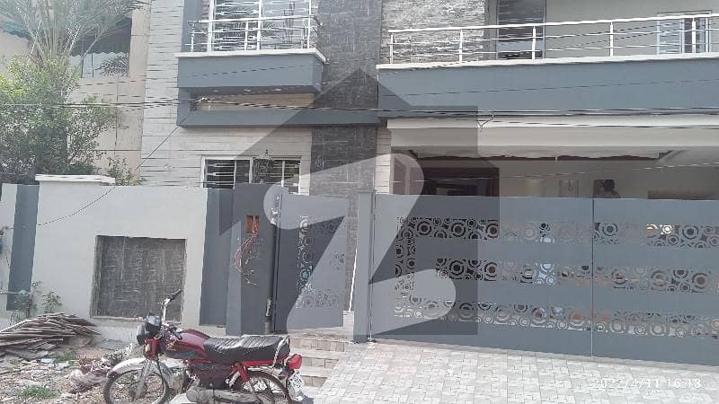 ابدالینزکوآپریٹو ہاؤسنگ سوسائٹی لاہور میں 5 کمروں کا 10 مرلہ مکان 4.25 کروڑ میں برائے فروخت۔