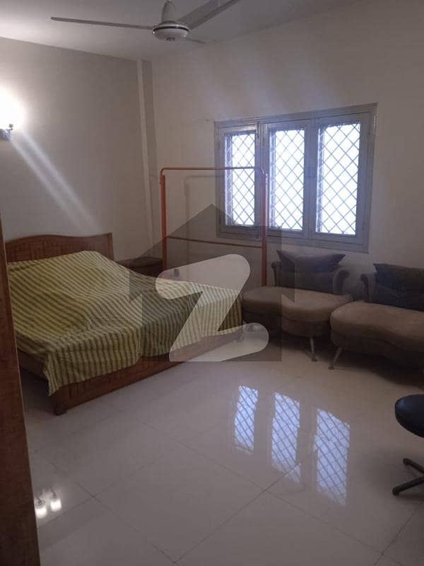 کلفٹن ۔ بلاک 7 کلفٹن کراچی میں 3 کمروں کا 7 مرلہ فلیٹ 2.75 کروڑ میں برائے فروخت۔