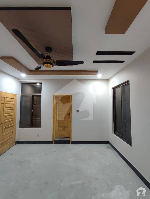 ارباب کرم خان روڈ کوئٹہ میں 9 کمروں کا 12 مرلہ مکان 3.6 کروڑ میں برائے فروخت۔