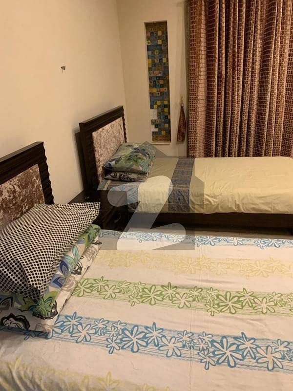 گلبرگ 3 - بلاک ایم گلبرگ 3 گلبرگ لاہور میں 6 کمروں کا 1.1 کنال مکان 4.5 کروڑ میں برائے فروخت۔