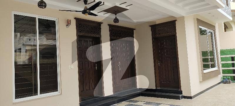 خیابانِ کشمیر جی ۔ 15 اسلام آباد میں 7 کمروں کا 14 مرلہ مکان 4.5 کروڑ میں برائے فروخت۔