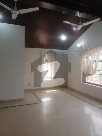 500 Yards Upper Portion In Sector E-11-3 Multi Professional Rent 1 Lac 30 Thousands