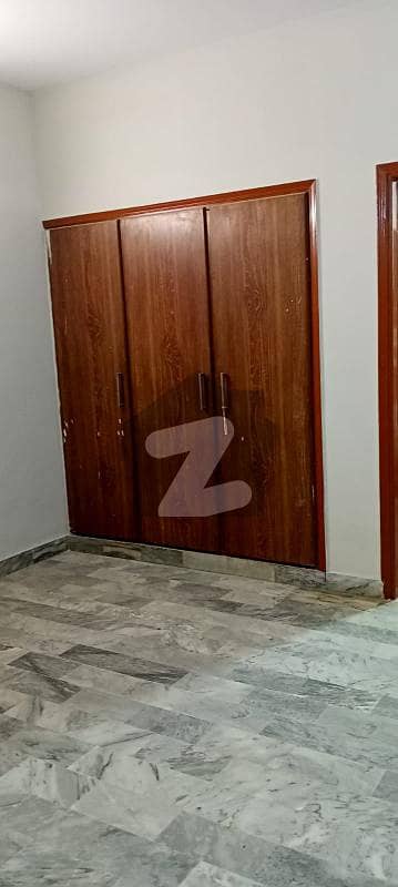 سکیم 33 کراچی میں 4 کمروں کا 12 مرلہ فلیٹ 60 ہزار میں کرایہ پر دستیاب ہے۔
