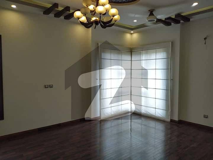 3 Bedrooms Upper Portion 500 Yards In Phase 6 For Rent