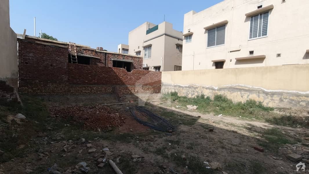 10 MARLA POSSESSION UTILITY CHARGES PAID PLOT NO 542 FOR SALE IN GULBAHAR BLOCK BAHRIA TOWN LAHORE