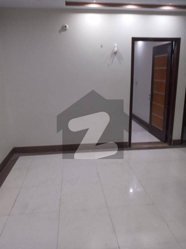 Prime Location Lower Portion Of 200 Square Yards In Nazimabad 4 For rent