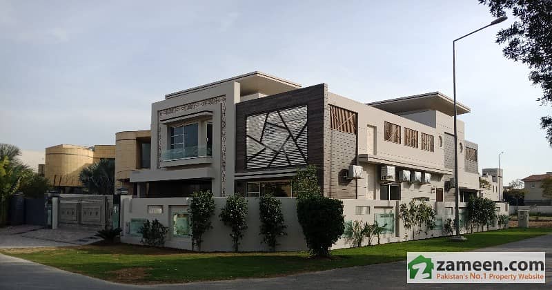 Dha Lahore One Kanal Corner Facing Park Bungalow With Full Basement For Sale