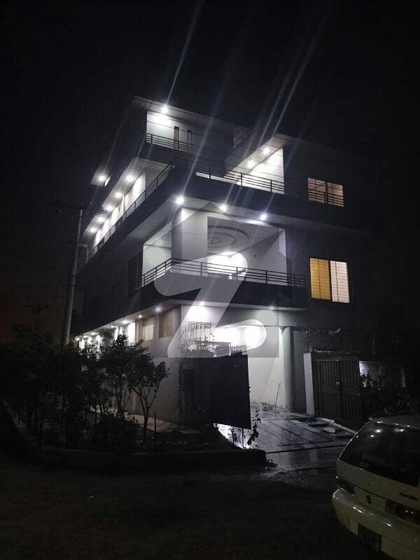 ایل ڈی اے ایوینیو ۔ بلاک جے ایل ڈی اے ایوینیو لاہور میں 10 کمروں کا 10 مرلہ مکان 1 لاکھ میں کرایہ پر دستیاب ہے۔