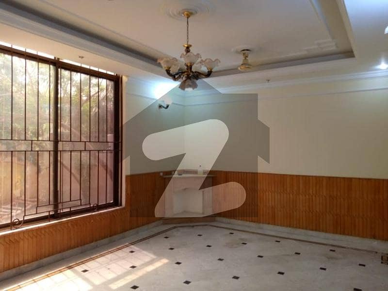 ایف ۔ 11/2 ایف ۔ 11 اسلام آباد میں 5 کمروں کا 18 مرلہ مکان 3.5 لاکھ میں کرایہ پر دستیاب ہے۔
