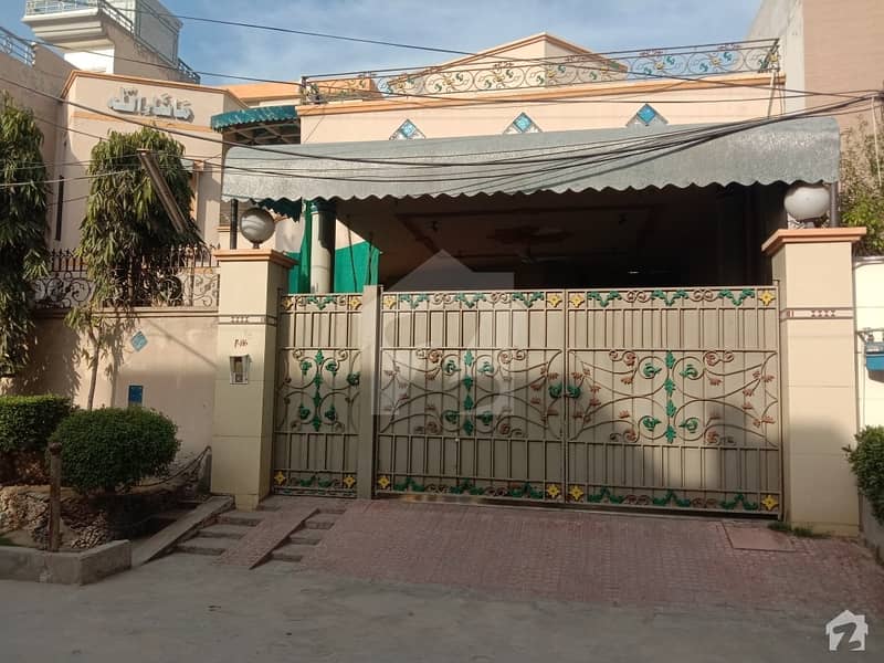خیابان کالونی 2 فیصل آباد میں 18 مرلہ مکان 3.5 کروڑ میں برائے فروخت۔