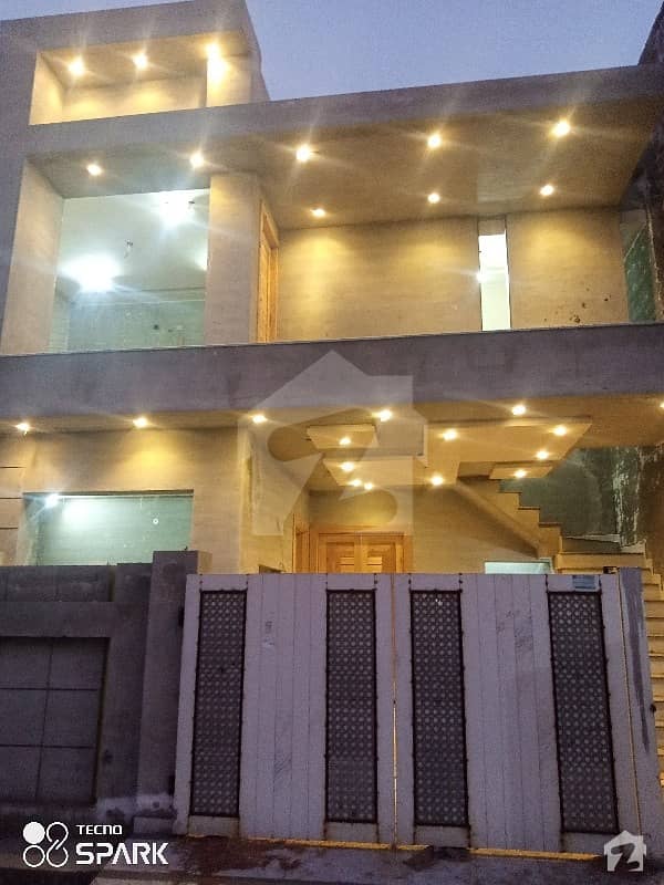ایڈن ایگزیکٹو ایکسٹینشن ایڈن گارڈنز فیصل آباد میں 3 کمروں کا 5 مرلہ مکان 98 لاکھ میں برائے فروخت۔