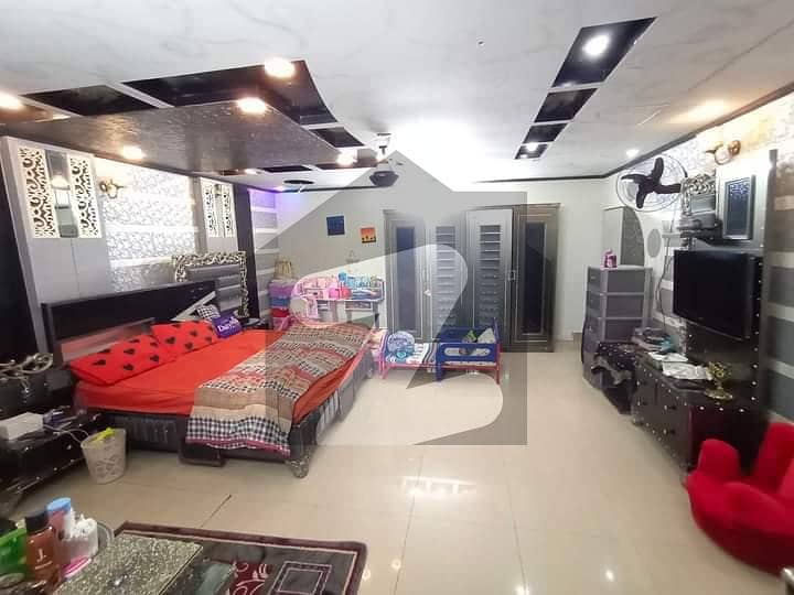 پارسی کالونی جمشید ٹاؤن کراچی میں 4 کمروں کا 9 مرلہ فلیٹ 3.7 کروڑ میں برائے فروخت۔