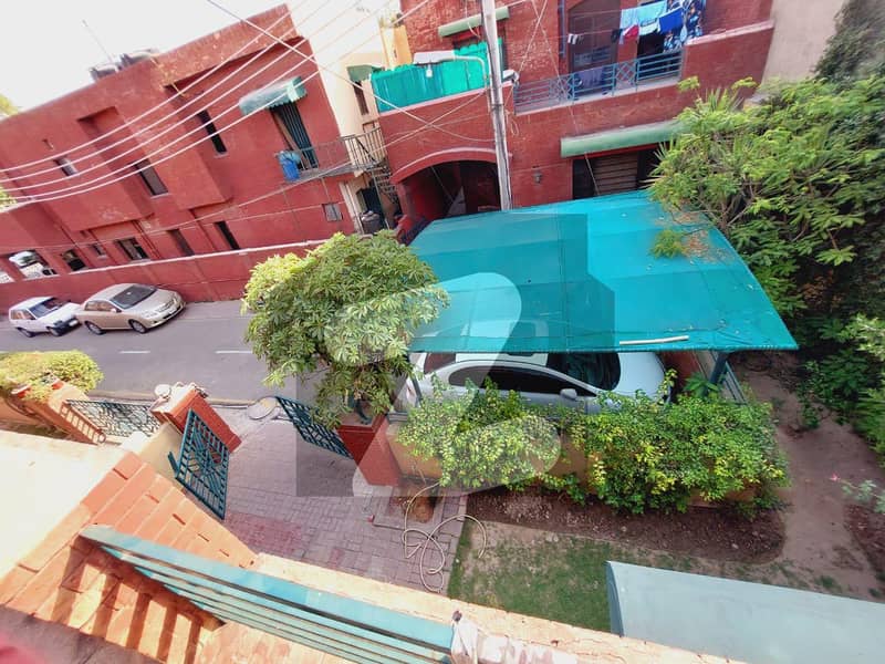 فورٹ ولاز - بلاک اے فورٹ ولاز لاہور میں 4 کمروں کا 10 مرلہ مکان 3.7 کروڑ میں برائے فروخت۔