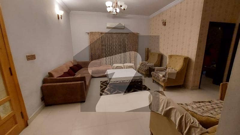 فالکن کمپلیکس پشاور میں 4 کمروں کا 12 مرلہ مکان 5.4 کروڑ میں برائے فروخت۔