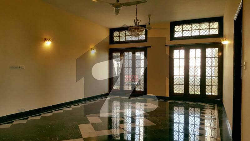 1500 Sqyd 8 Bedrooms House In Most Sought After Location Of Gulshan Located In Close Proximity To Community Park And Mosque
