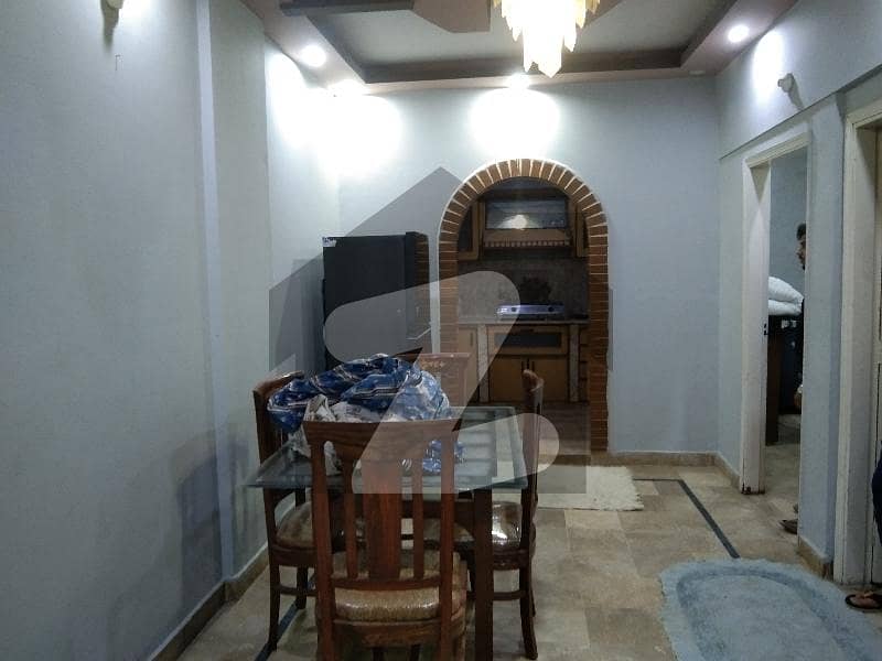 ناظم آباد - بلاک 5سی ناظم آباد کراچی میں 2 کمروں کا 3 مرلہ فلیٹ 22 ہزار میں کرایہ پر دستیاب ہے۔