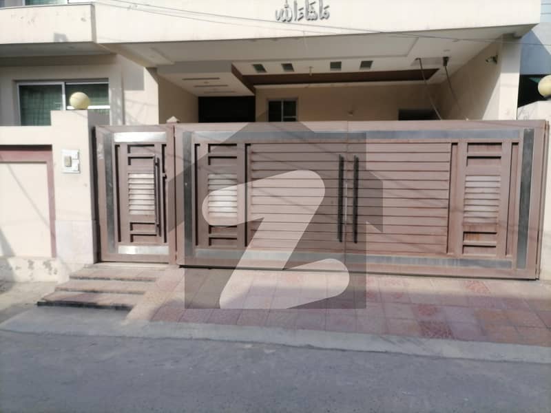 11 Marla House available for sale in Ali Park, Lahore
