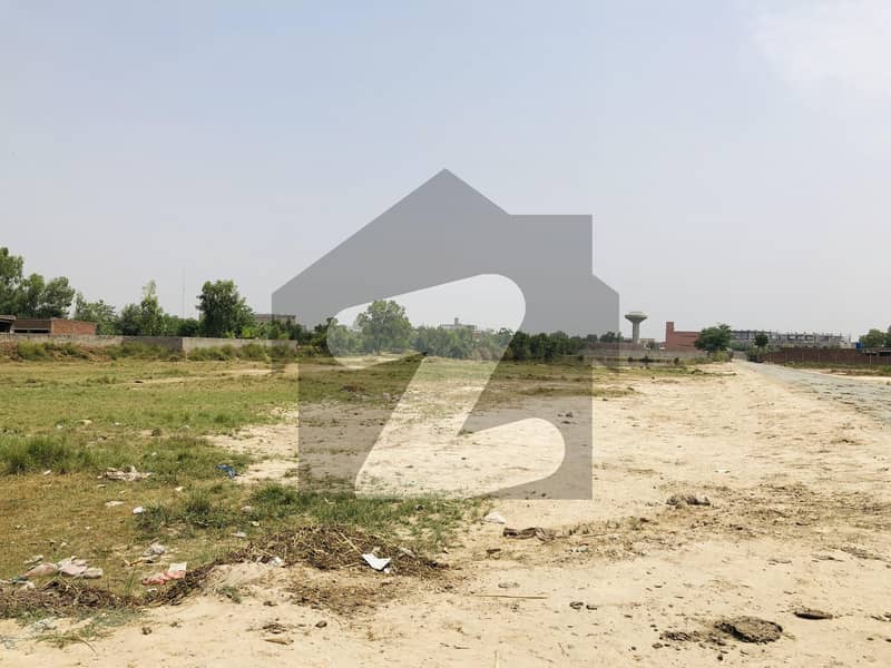 جاتی عمرہ روڈ لاہور میں 20 کنال زرعی زمین 10 کروڑ میں برائے فروخت۔