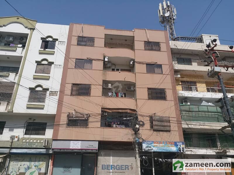 Nishat Commercial 2000 Sq Feet Apartment