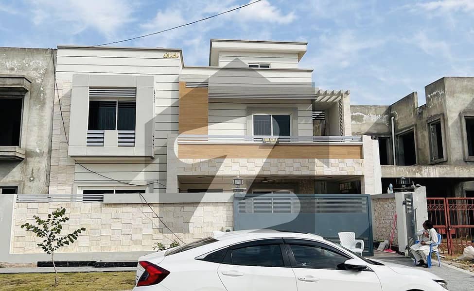 3150 Square Feet House In Stunning Phaf Officers Residencia Is Available For Sale