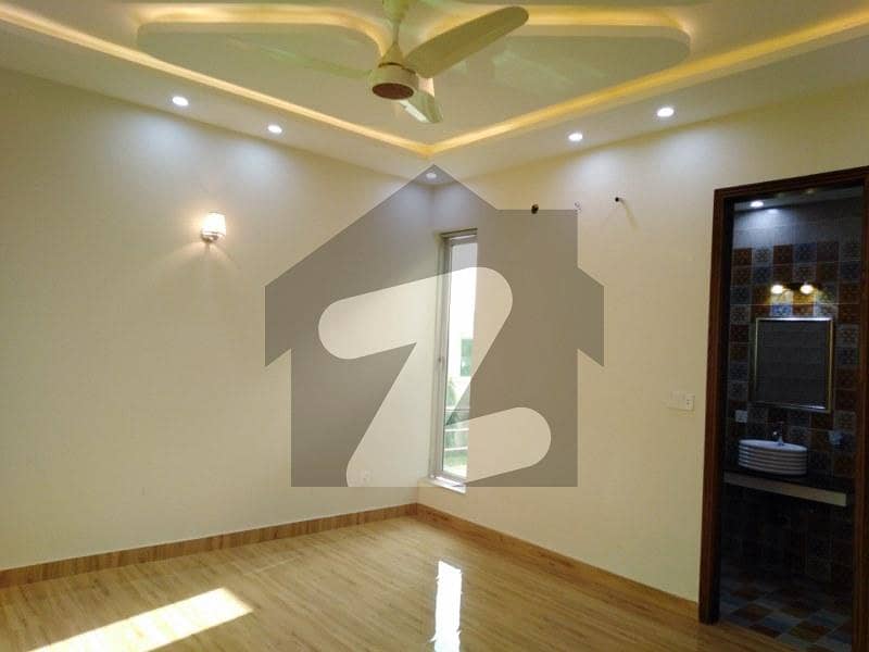 پیراگون سٹی - امپیریل1 بلاک پیراگون سٹی لاہور میں 5 کمروں کا 10 مرلہ مکان 3.5 کروڑ میں برائے فروخت۔