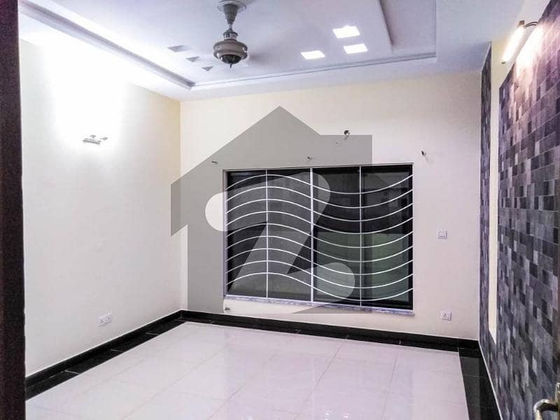 12 Marla Lavish House For Sale In Canal Park Canal Road Society Faisalabad