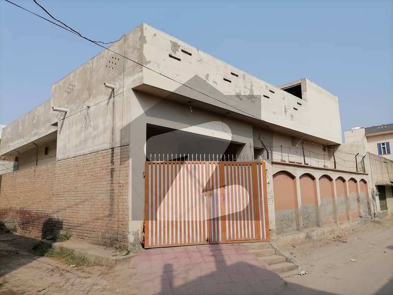 چک 89 / 6R ساہیوال میں 3 کمروں کا 10 مرلہ مکان 75 لاکھ میں برائے فروخت۔