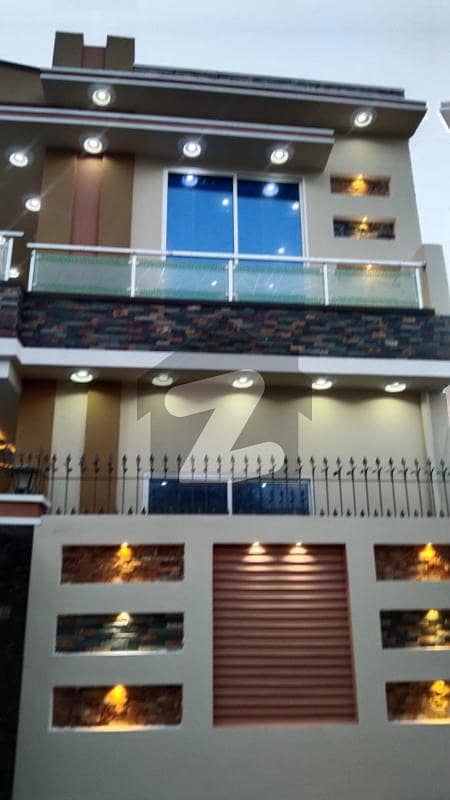 ایم اے جناح روڈ ملتان میں 4 کمروں کا 7 مرلہ مکان 1.3 کروڑ میں برائے فروخت۔