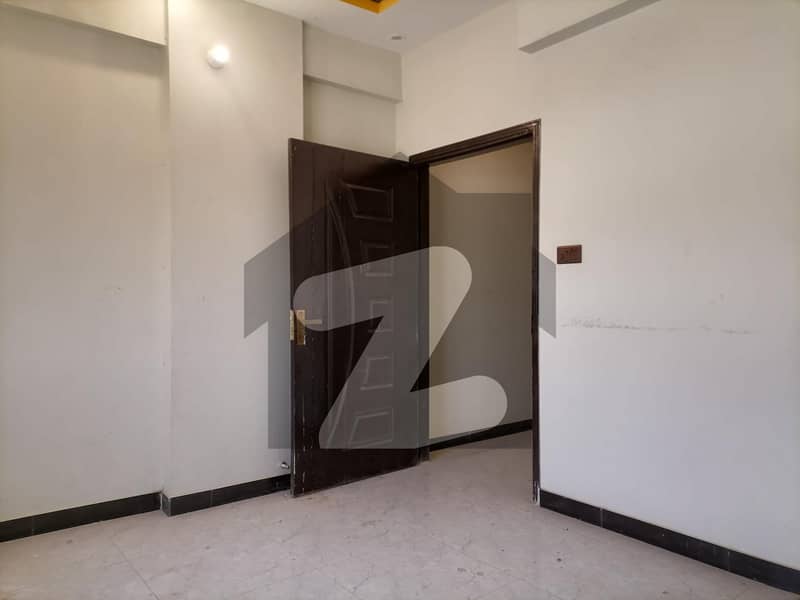 1350 Square Feet Flat In Gulshan-e-Iqbal - Block 7 For Sale