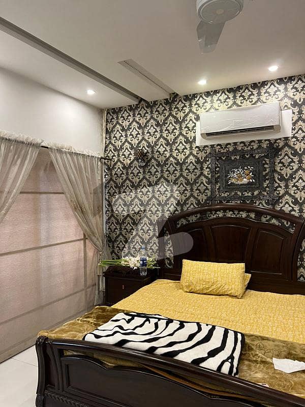 ڈی ایچ اے فیز 8 - بلاک آر ڈی ایچ اے فیز 8 ڈیفنس (ڈی ایچ اے) لاہور میں 4 کمروں کا 10 مرلہ مکان 2.2 لاکھ میں کرایہ پر دستیاب ہے۔