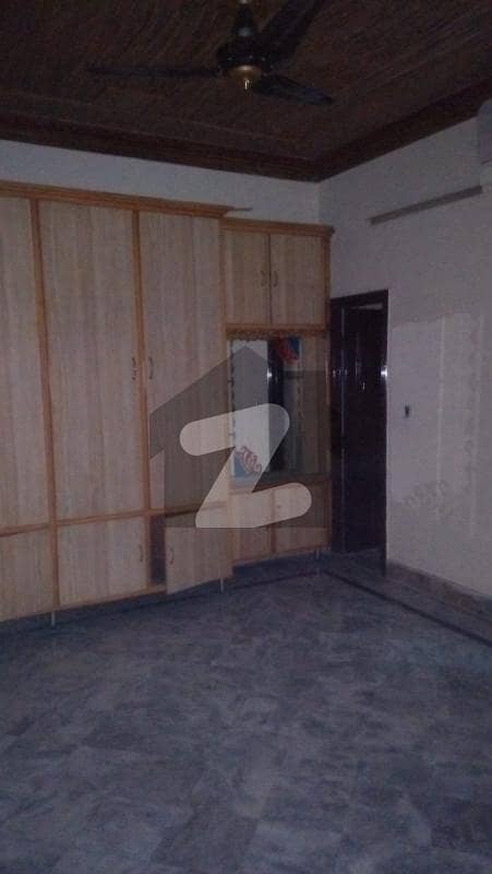 پیپلز کالونی - بلاک بی پیپلز کالونی نمبر 1 فیصل آباد میں 4 کمروں کا 7 مرلہ مکان 85 ہزار میں کرایہ پر دستیاب ہے۔