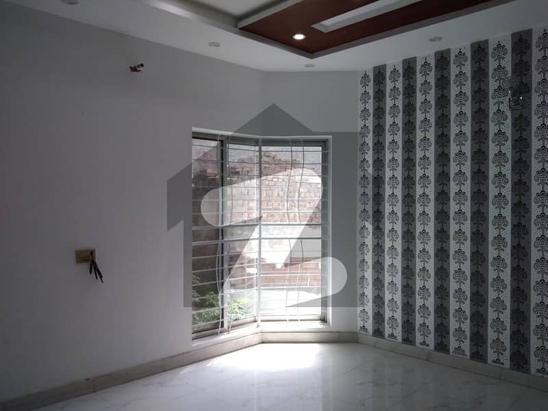 ڈیفینس فورٹ لاہور میں 2 کمروں کا 10 مرلہ زیریں پورشن 40 ہزار میں کرایہ پر دستیاب ہے۔