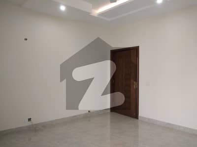 ڈیوائن گارڈنز ۔ بلاک اے ڈیوائن گارڈنز لاہور میں 4 کمروں کا 14 مرلہ مکان 4 کروڑ میں برائے فروخت۔
