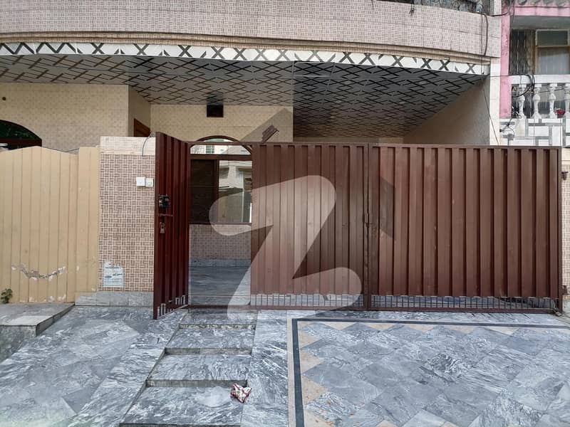 Lower Portion Of 10 Marla Available For Rent In Allama Iqbal Town - Raza Block