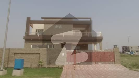 ڈی ایچ اے فیز 7 - بلاک زیڈ2 ڈی ایچ اے فیز 7 ڈیفنس (ڈی ایچ اے) لاہور میں 5 کمروں کا 1 کنال مکان 6 کروڑ میں برائے فروخت۔