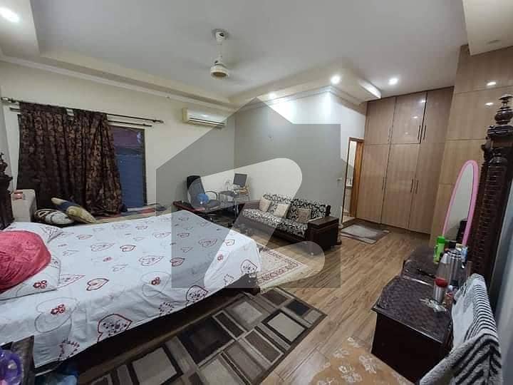 کینال روڈ فیصل آباد میں 7 کمروں کا 1.65 کنال مکان 20 کروڑ میں برائے فروخت۔