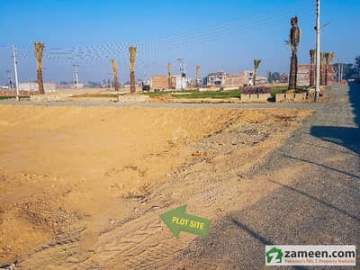 7 Marla Plot for Sale - Near Park For Sale